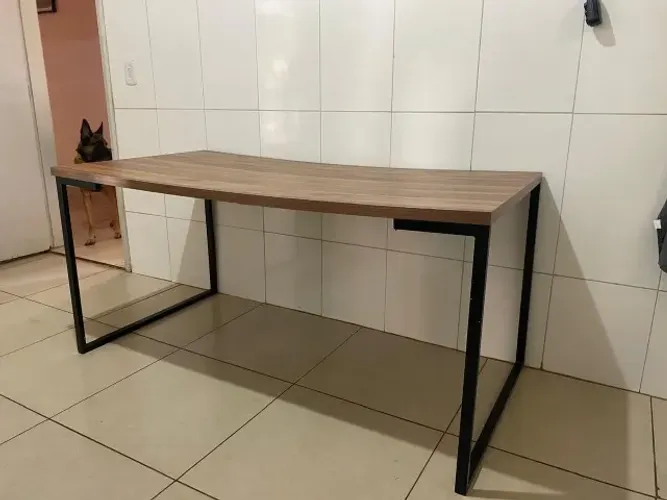 Mesa de jantar industrial + 4 cadeiras