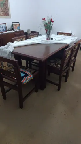 Mesa de Jantar de Madeira Maciça Extensível + 6 Cadeiras (Excelente Estado)