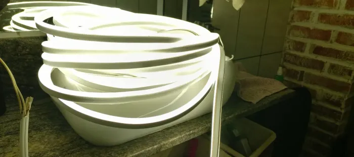Mangueira Fita LED Neon Flexível - Aproximadamente 4 metros - Funcionando