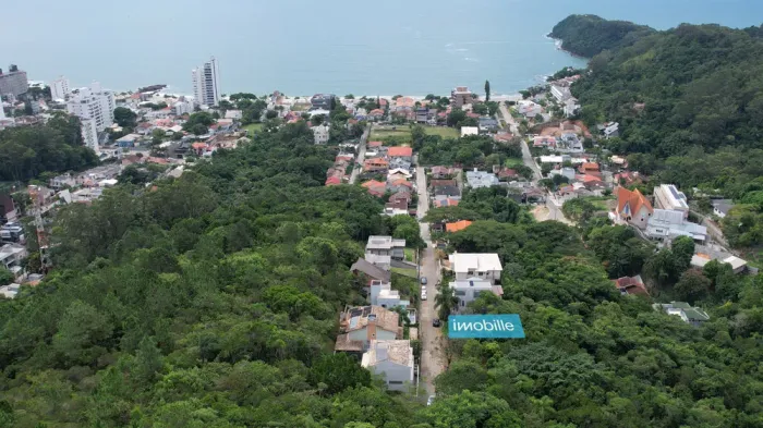 Terreno na Praia de Cabeçudas em Itajaí com 243m2 privativos
