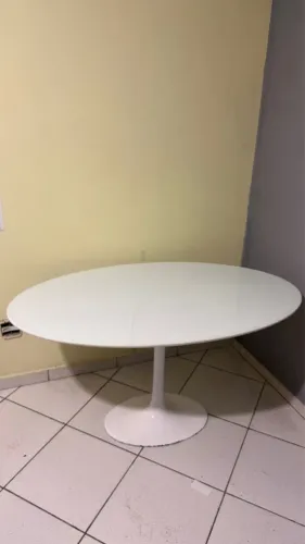 Mesa Saarinen Tulipa Oval branca  (Avariada)120x90 + 4 cadeiras 
