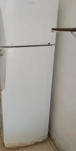 Vende se geladeira