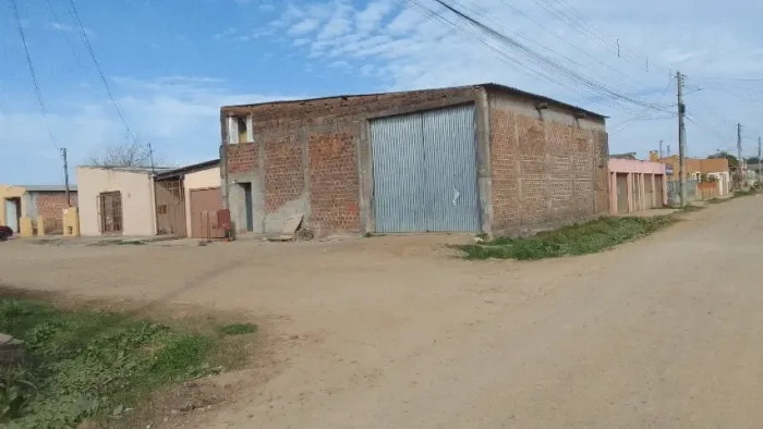 Galpão com moradia espaço para caminhão dentro