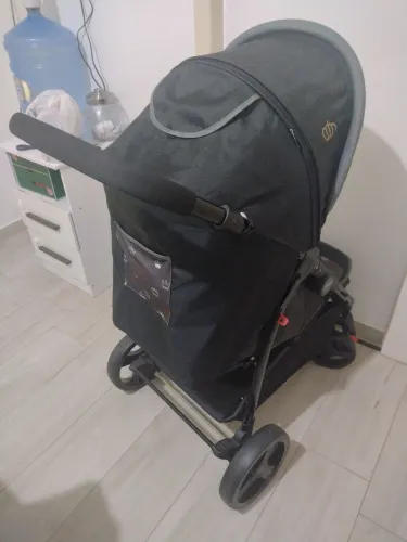 Vendo carrinho de bebê 