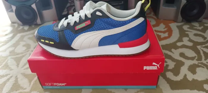 PAR DE TÊNIS MASCULINO MODELO PUMA R78 ORIGINAL NOVO.