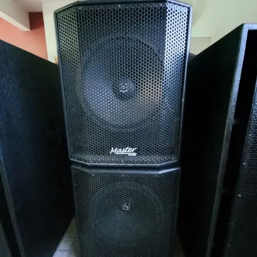 Caixas de som graves de 15 + 6 cxs marca NOVIk