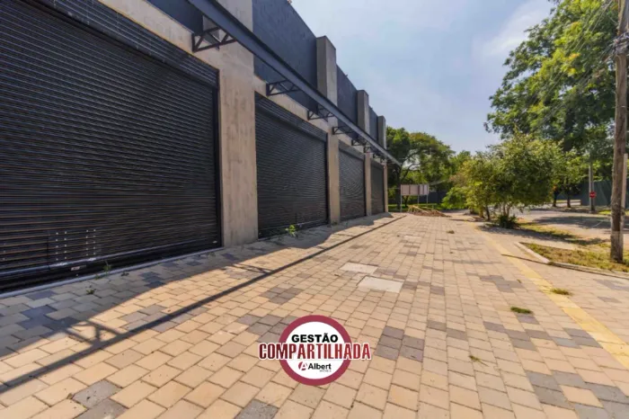 Loja com 58,23 m² privativos, localizada no bairro Passo d?Areia, no Mall Mena Barreto, em