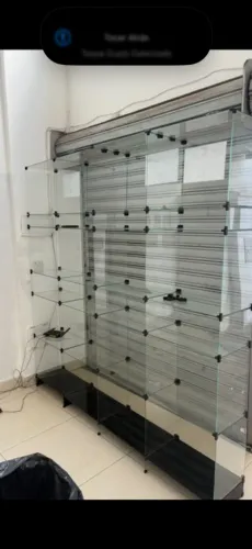 Prateleira de vidro distribuidora