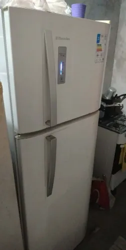 Geladeira Eletrolux 250 com variação