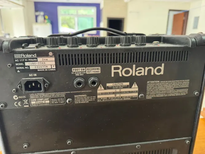 Caixa Amplificada Roland 20Gx