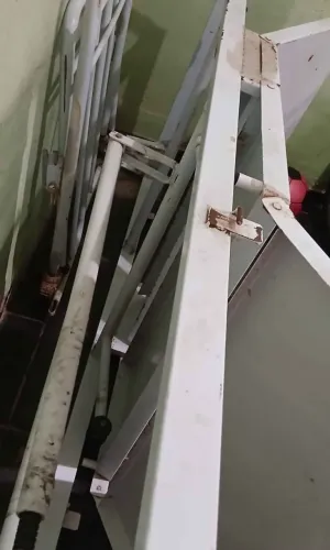 Vendo uma cama hospitalar