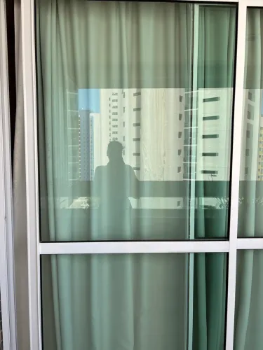 Porta de vidro com alumínio branco 