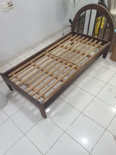 Cama de madeira (solteiro)