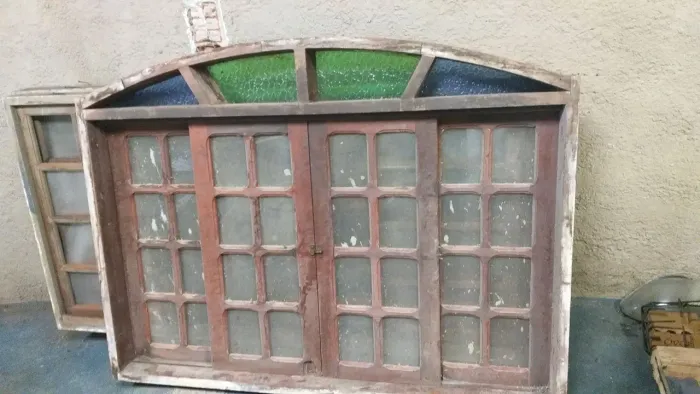 Vendo janelas de madeiras estilo colonial !!!
