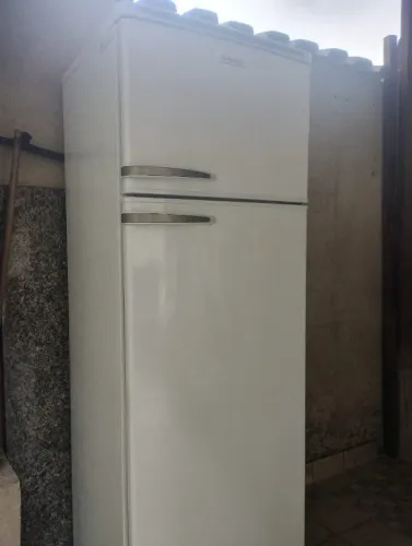 Vende-se GELADEIRA DUPLEX USADO. FUNCIONANDO PERFEITAMENTE