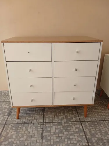 Cômoda com gavetas