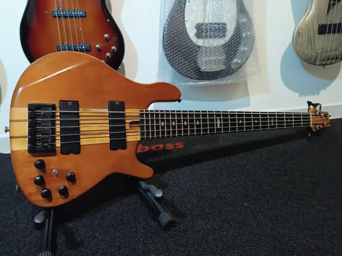 Vendo baixo luthier 5 cordas ativo