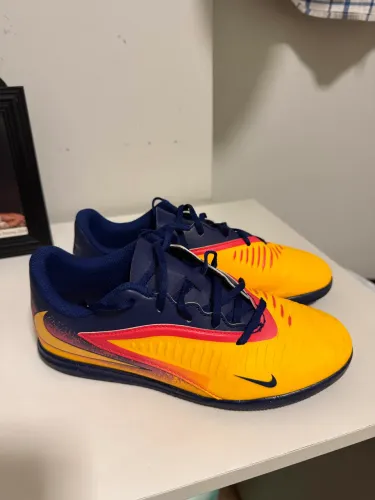 Chuteira Futsal Júnior Nike Phantom 6 Low Club
