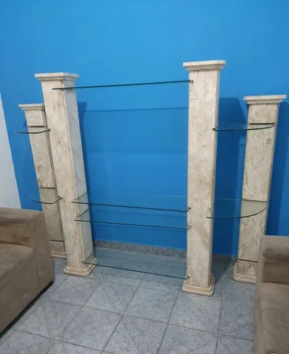 Estante de mármore