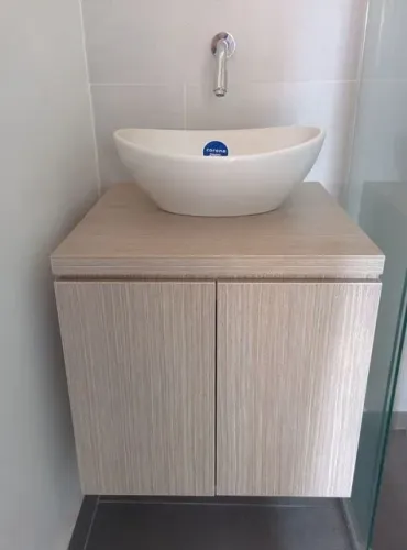 Gabinete Aéreo para Banheiro 70cm MDF 18mm Amadeirado - Móvel Banheiro