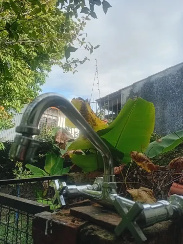 Torneira quente e frio