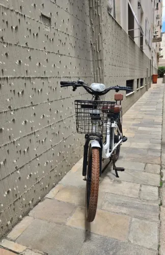 Bicicleta elétrica leve