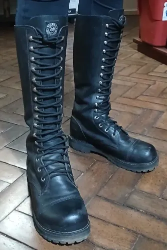 Coturno / Botas cano longo couro Vilela tamanho 41 pouco uso