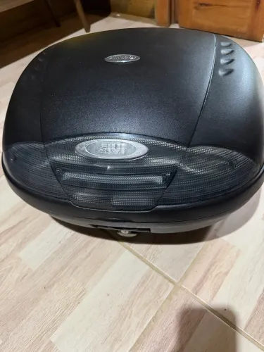 Baú givi 45l novinho