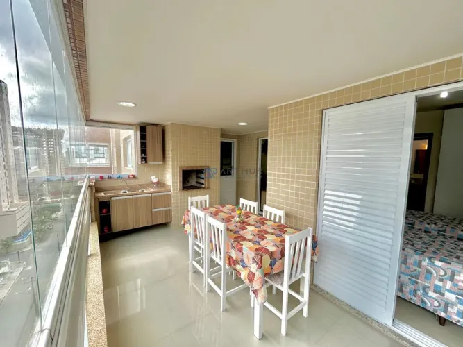 Apartamento à venda em Praia Grande com 2 dorms, churrasqueira carvão e 2 vagas