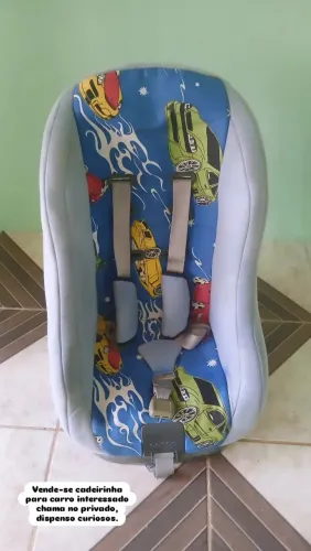 Vende-se uma cadeirinha para carro para criança 1ate 6 anos