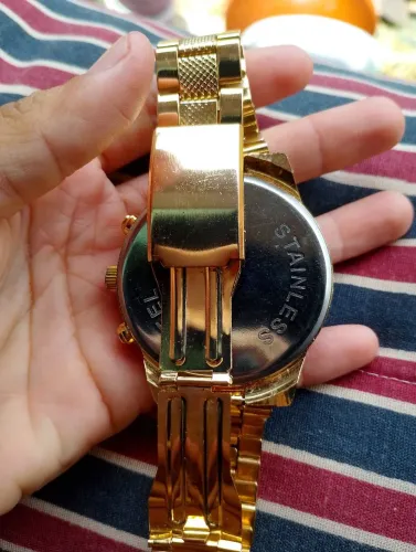 Vendo esse relógio masculino novo motivo da venda comprei pra da de presente mas desisti