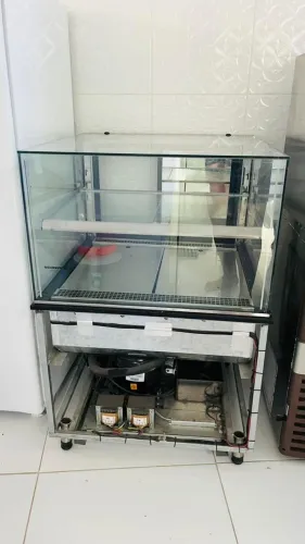 Vitrine repositora refrigerada