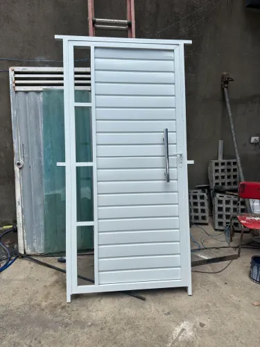 Porta galvanizada completa 