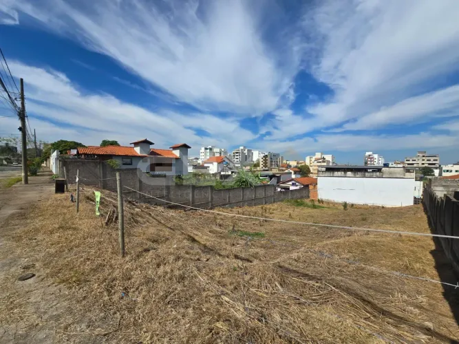 Terreno à Venda no Bairro Manoel Valinhas em Divinópolis MG.