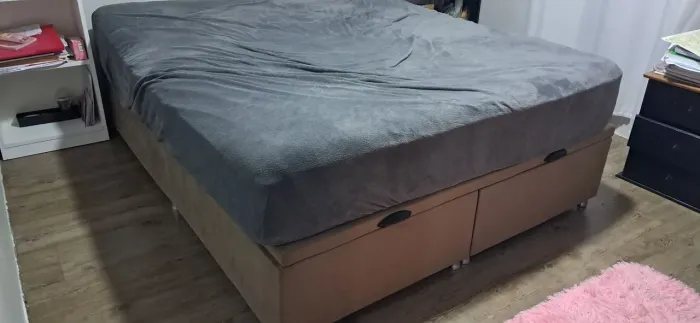 Cama Queen colchão e box baú. 