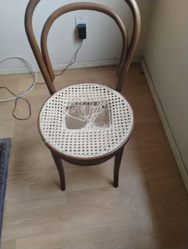 Cadeira thonart! Ideal para quem tem interesse em restaurar!