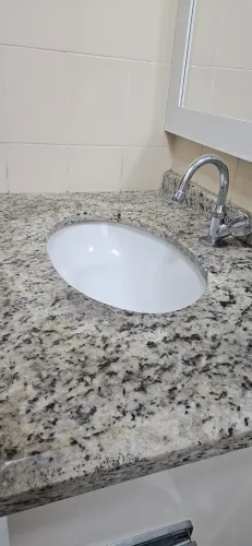 Bancada de granito mármore com cuba, torneira e armário 80cm