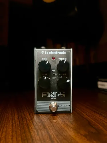 Pedal distorção Fangs Metal Tc eletronic