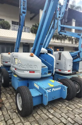 Plataforma Elevatória Genie Z45/25 DC ano 2010 com 2.160 horas, em MG