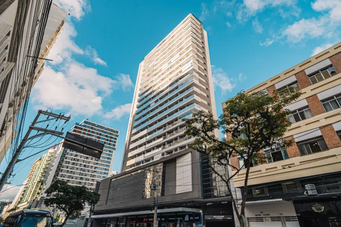 Studio com planejados e vaga de garagem no Centro