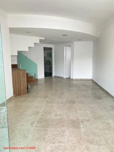 Excelente casa duplex estilo village, 4/4, sendo 2 suítes, excelente localização, Buraquin