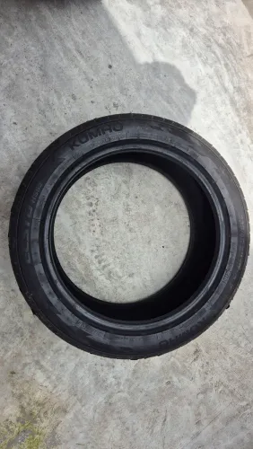 Pneus 235/45 R18 Kumho com muita borracha, observação
