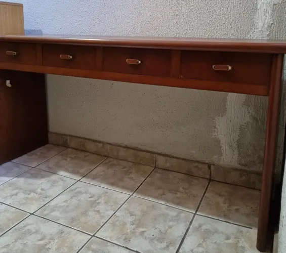 APARADOR EM MOGNO MACIÇO 