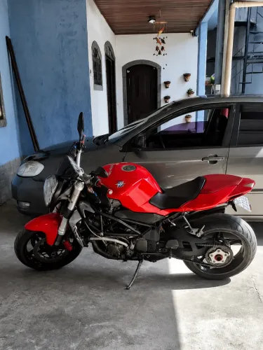 VENDE-SE - MV AGUSTA BRUTALE 910 SS ?