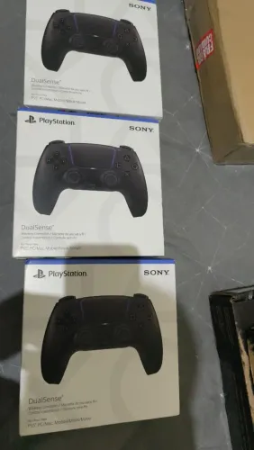Vende controle PS5 novo lacrado na cor preta
