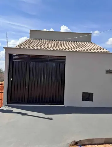 CASA A VENDA - A VISTA OU PARCELADA