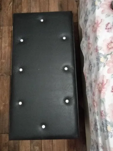 Baú puf grande preto , usado como poltrona, banco.