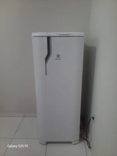Geladeira 240 litros