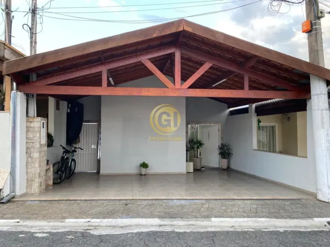 Casa à venda no Condomínio Genova em Jacareí-SP, Parque Califórnia: 3 quartos, 1 suíte, 2
