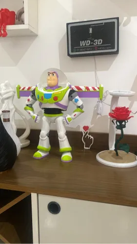 Vende-se Buzz Lightyear do desenho toy story